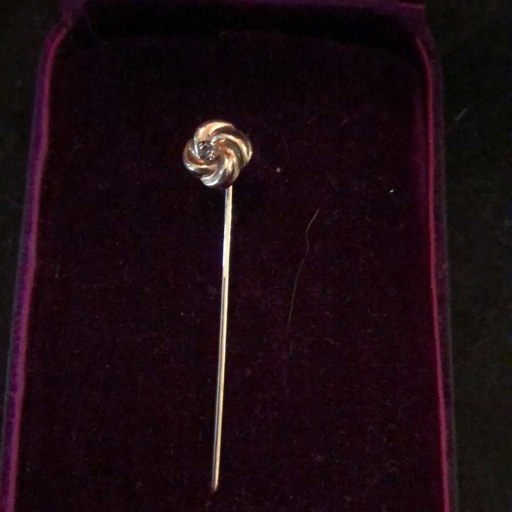 Antique Gold stick pin in original velvet box